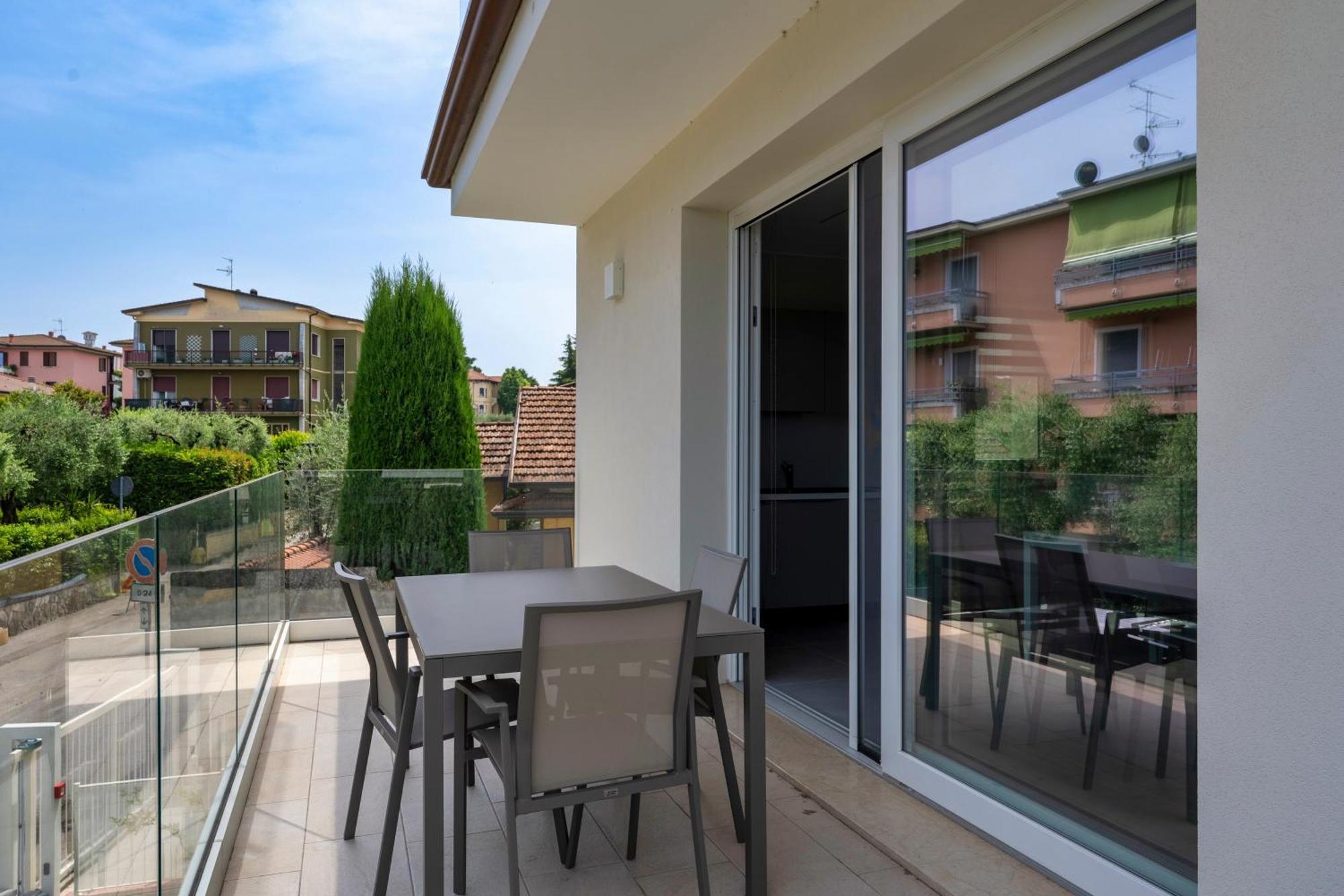 Malvezzi Apartments Desenzano del Garda Exterior foto